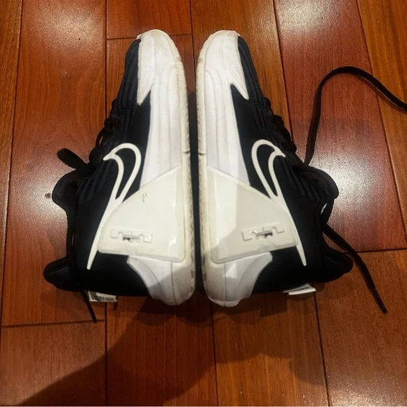 Nike Kids Black and White Striped Sneakers - Picture 3 of 6